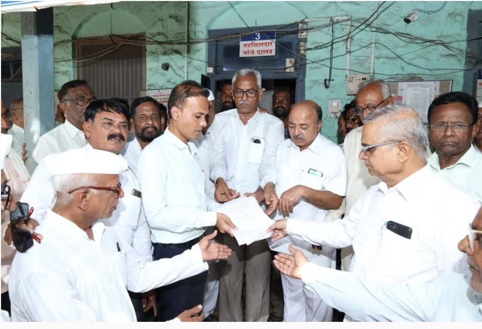 राजकोट येथील शिवाजी महाराज पुतळ्याचे निकृष्ट बांधकाम चौकशी व अमळनेर मध्ये ओला दुष्काळ जाहीर करा – किसान काँग्रेसने केले आंदोलन