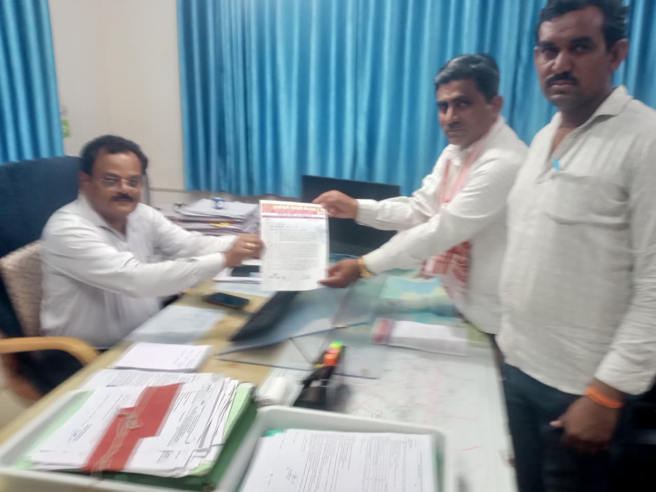 जीर्ण विजतारा मुळे शेतकऱ्यांचे पीकांचे होणारे नुकसान भरपाई द्या… क्रांतिकारी शेतकरी संघटनाने केली मागणी