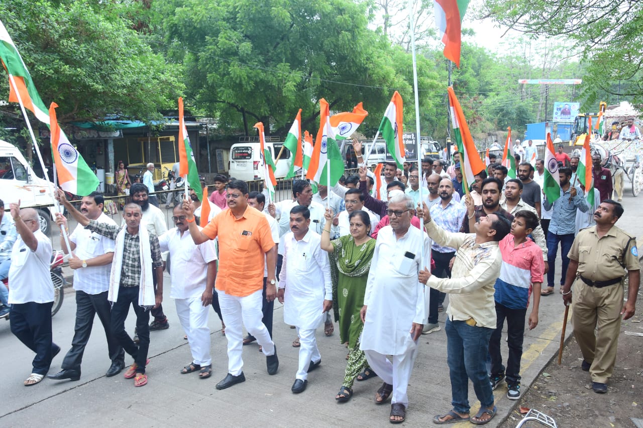 अमळनेरात शिवसेनेच्या तिरंगा रॅलीने शहरात आणले नवचैतन्य….