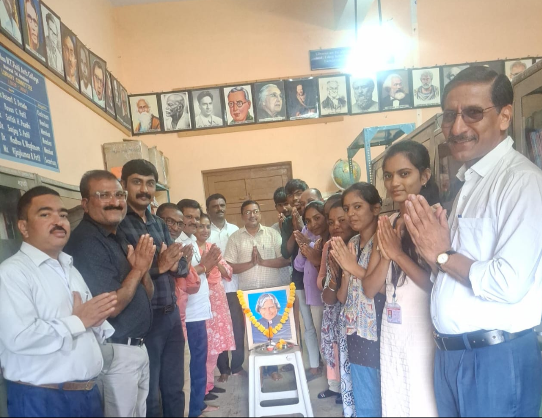 मारवड महाविद्यालयात ‘वाचन प्रेरणा दिन’ मोठ्या उत्साहात साजरा..