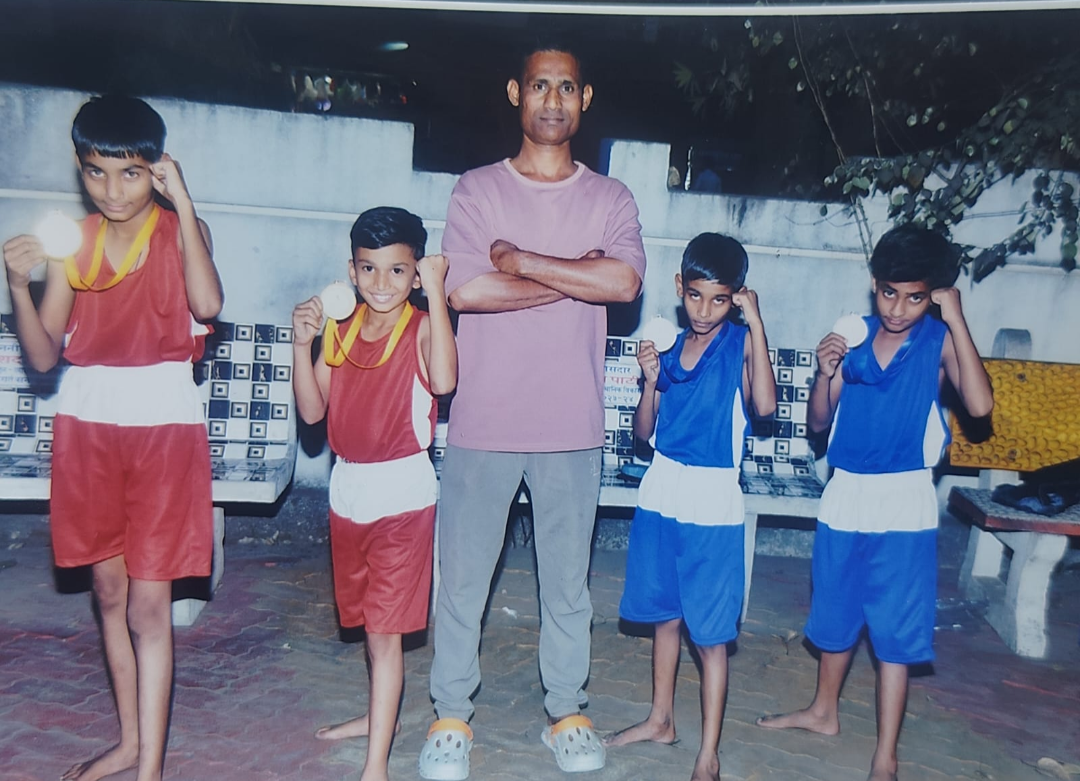 नाशिक विभागीय बॉक्सिंग स्पर्धेत अमळनेरच्या बी बॉईज (B Boys) बॉक्सिंग अकॅडमीच्या खेळाडूंचे सुवर्ण यश!