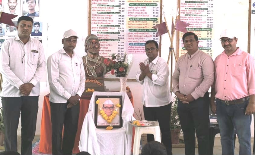 अमळनेर: क्रांतीवीर नवलभाऊ पाटील यांना विजयनाना पाटील आर्मी स्कूलमध्ये विनम्र अभिवादन