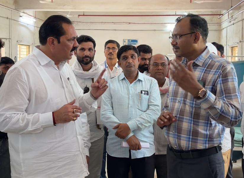 रुग्णांच्या आरोग्याशी खेळ खपवून घेणार नाही! आमदार अनिल पाटील यांचा कडक इशारा; २ महिन्यात काम पूर्ण करण्याचे आदेश.