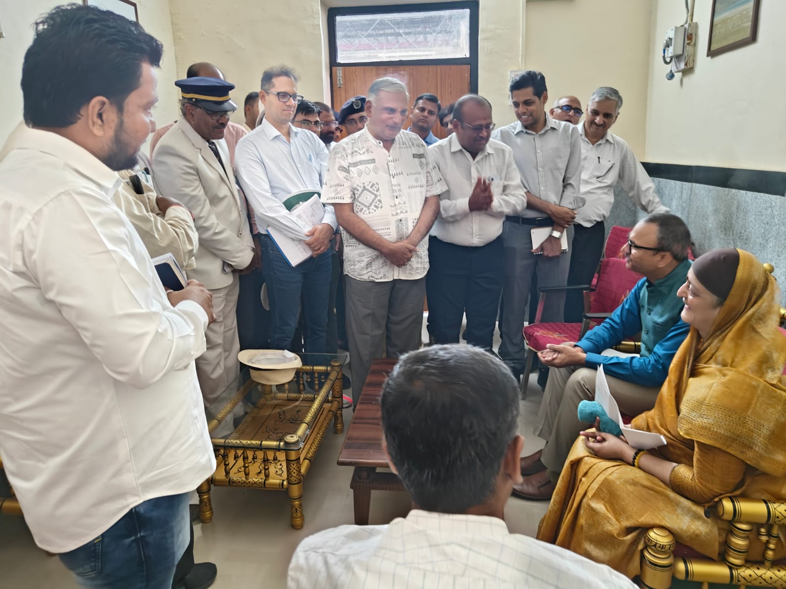 खासदार स्मिताताई वाघ व पश्चिम रेल्वेच्या जनरल मॅनेजरांकडून अमळनेर रेल्वे स्थानकाच्या ‘अमृत भारत’ कामांचा आढावा