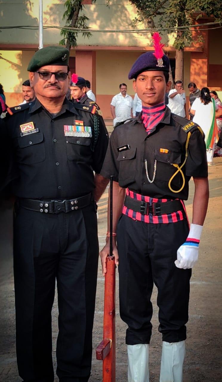 अमळनेरच्या ‘विजयनाना पाटील आर्मी स्कूल’चा सुवर्णक्षण; बाभुळवाडीच्या पवार बंधूंची भारतीय सैन्यदलात एकाच वेळी निवड!