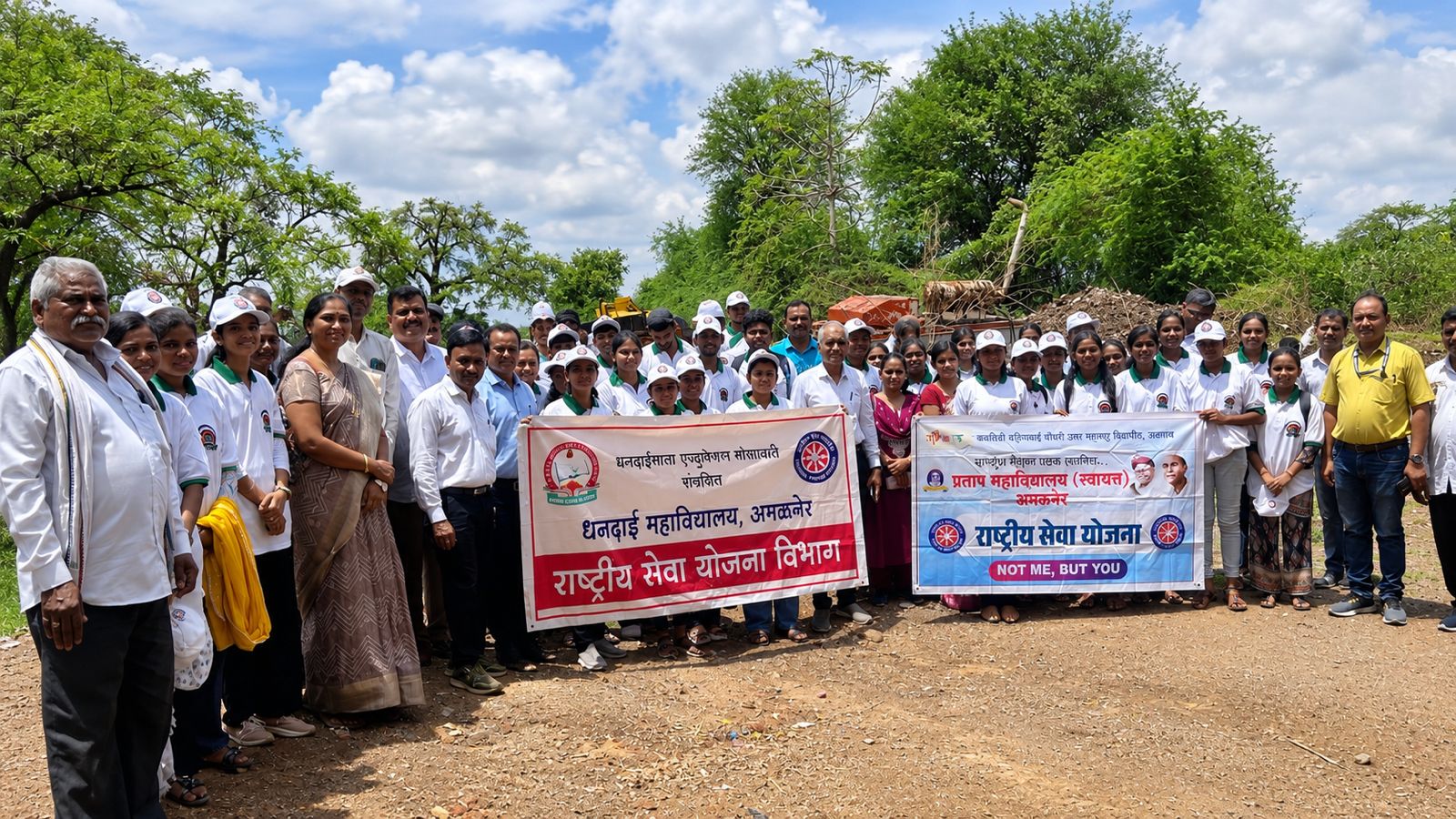 ​‘स्वच्छ वारी, हरित वारी’चा अंमळनेरमध्ये जागर; संत सखाराम महाराज पालखी प्रस्थान सोहळ्यात स्वयंसेवकांचे स्वच्छता अभियान!
