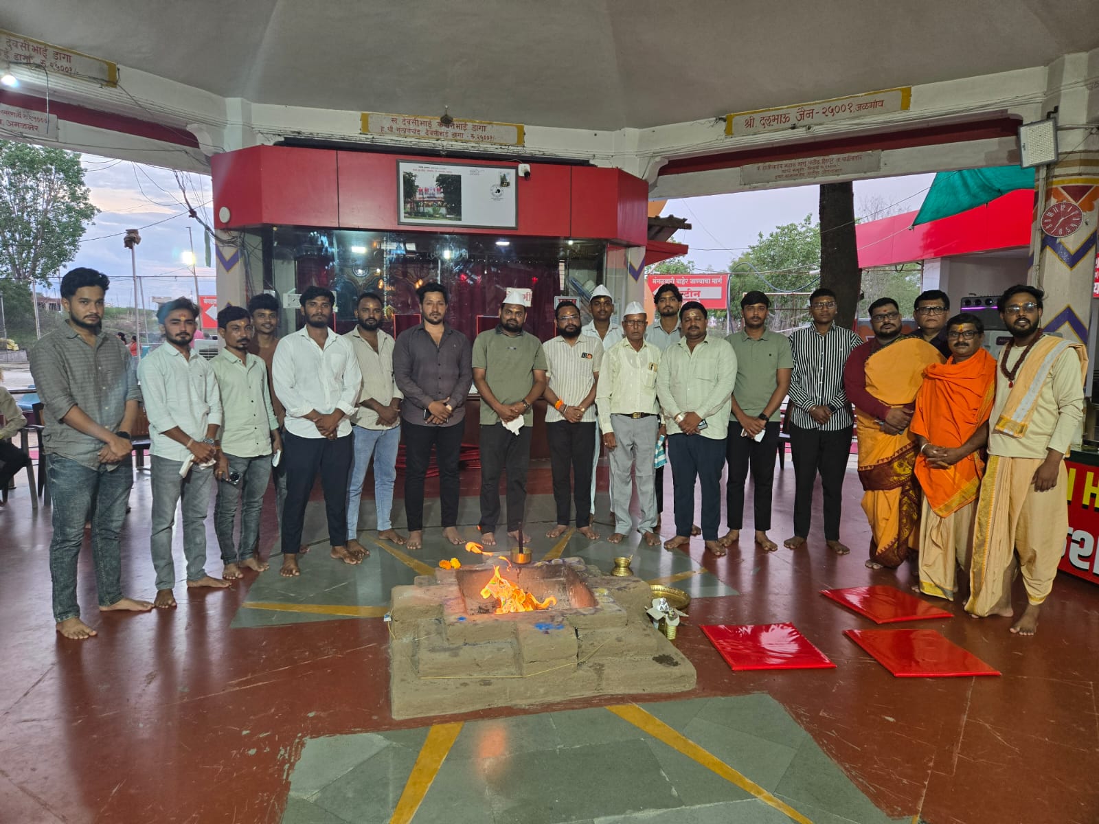 उपमुख्यमंत्री एकनाथ शिंदे यांच्या उत्तम आरोग्यासाठी अमळनेर युवासेनेकडून मंगळ ग्रह मंदिरात महाआरती!