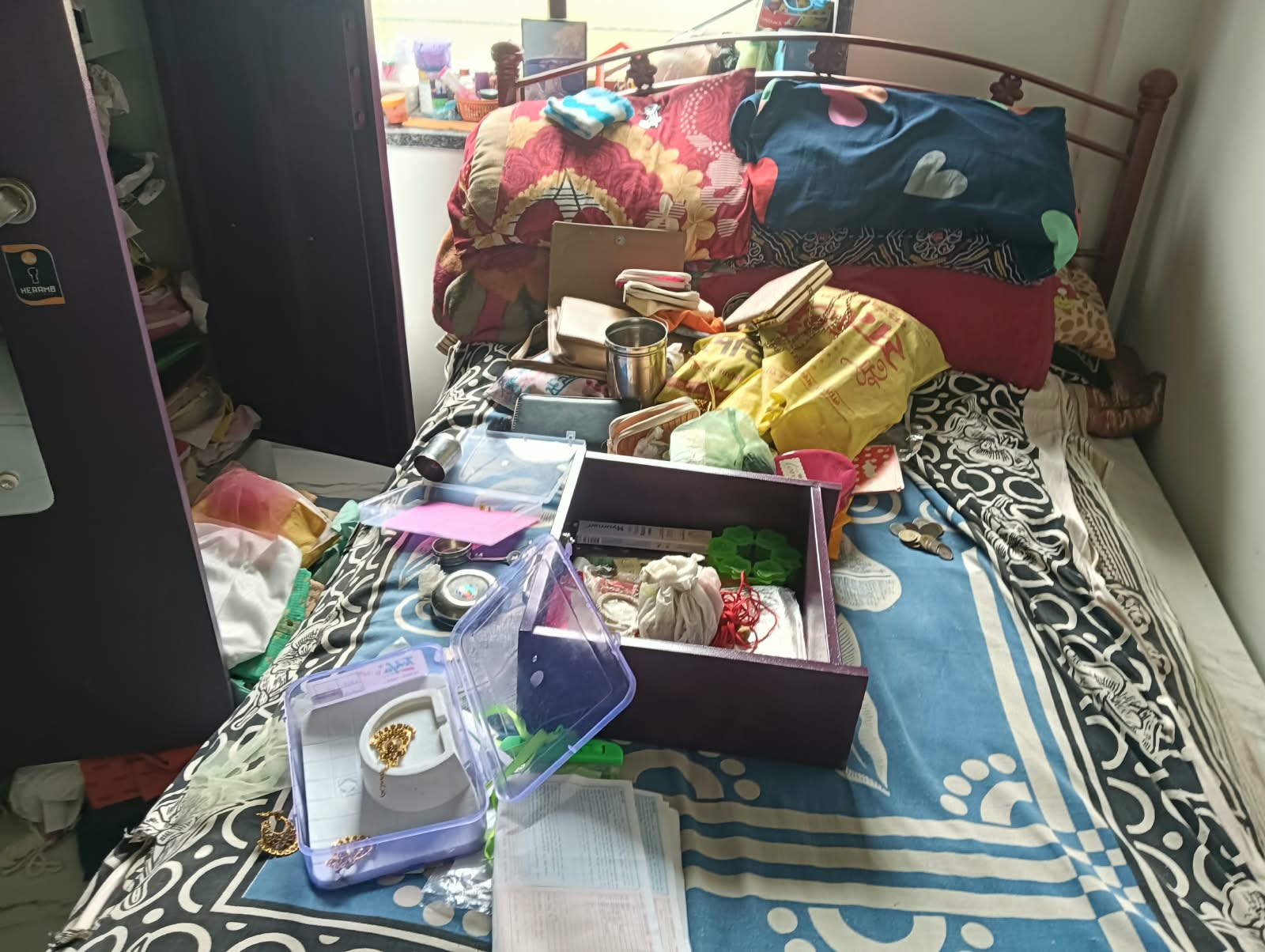 अमळनेर येथे बंद घर फोडून ४० हजारांच्या रोकडसह सोन्याचे दागिने लंपास