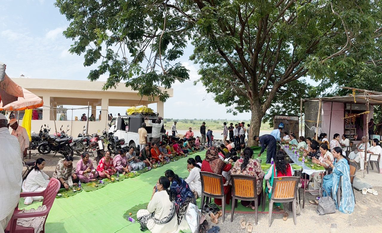 माहेरचा पारिजात’ स्नेहमेळा : अमळनेरच्या माहेरवाशिणींनी लुटला निसर्गभ्रमण, दर्शन व खेळांचा आनंद