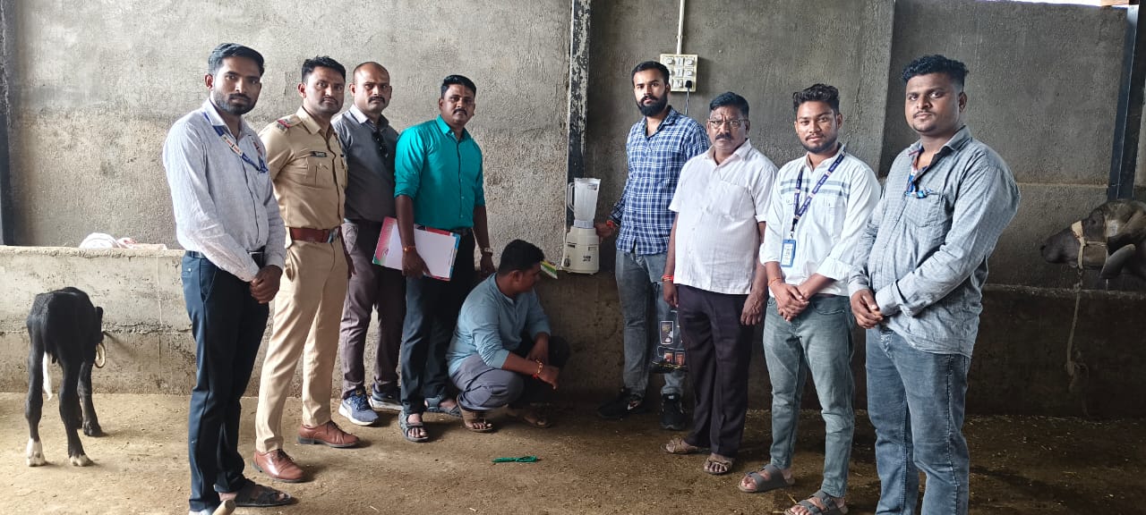फॅट वाढवून नफा कमावण्याचा काळा धंदा उघडकीस: अमळनेरात भेसळयुक्त दूध कारखान्यावर FDA व पोलिसांचा छापा, आरोपी जेरबंद
