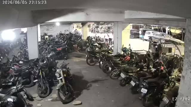 अमळनेर बस स्टँड परिसरातून २५ हजार रुपयांची मोटारसायकल लांबवली; अज्ञात चोरावर गुन्हा दाखल