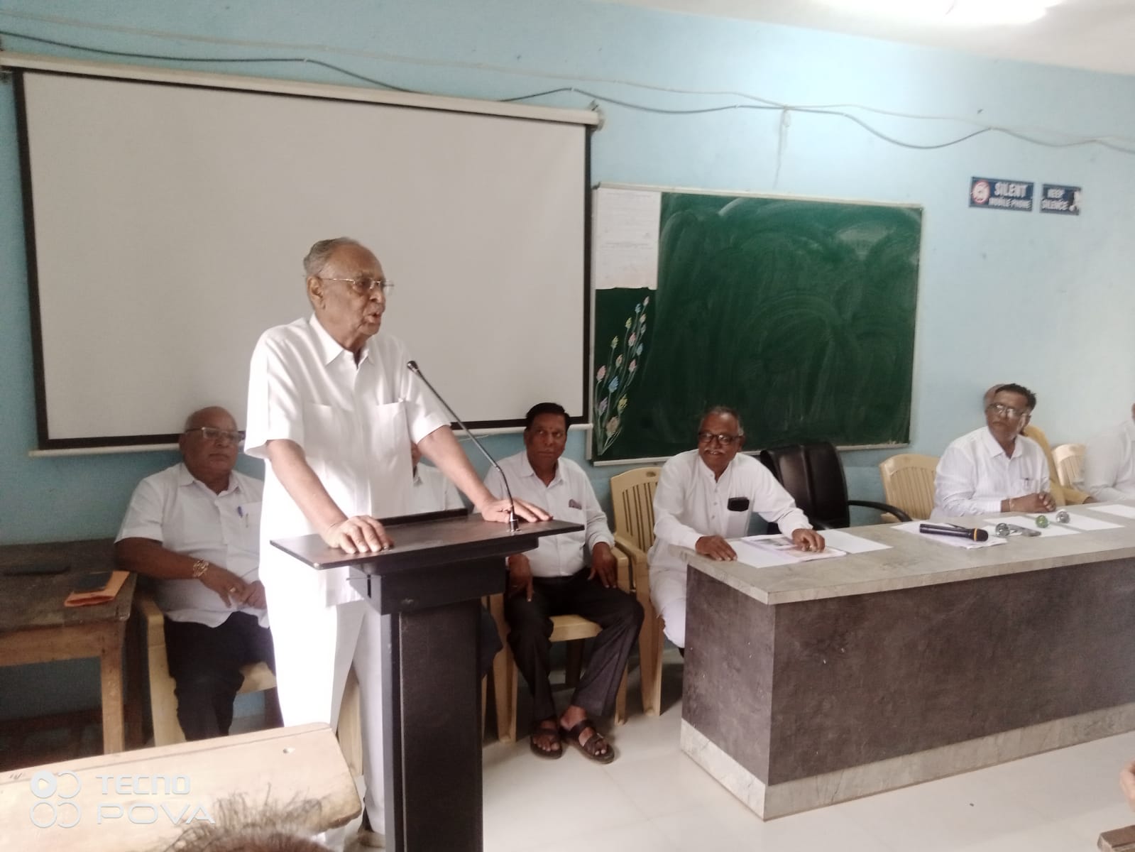ग्राम विकास मंडळाचा सुवर्ण महोत्सव संस्थेच्या गौरवशाली इतिहासाची व भविष्यातील वाटचालीची दिशा ठरेल : माजी मंत्री विजय नवल पाटील
