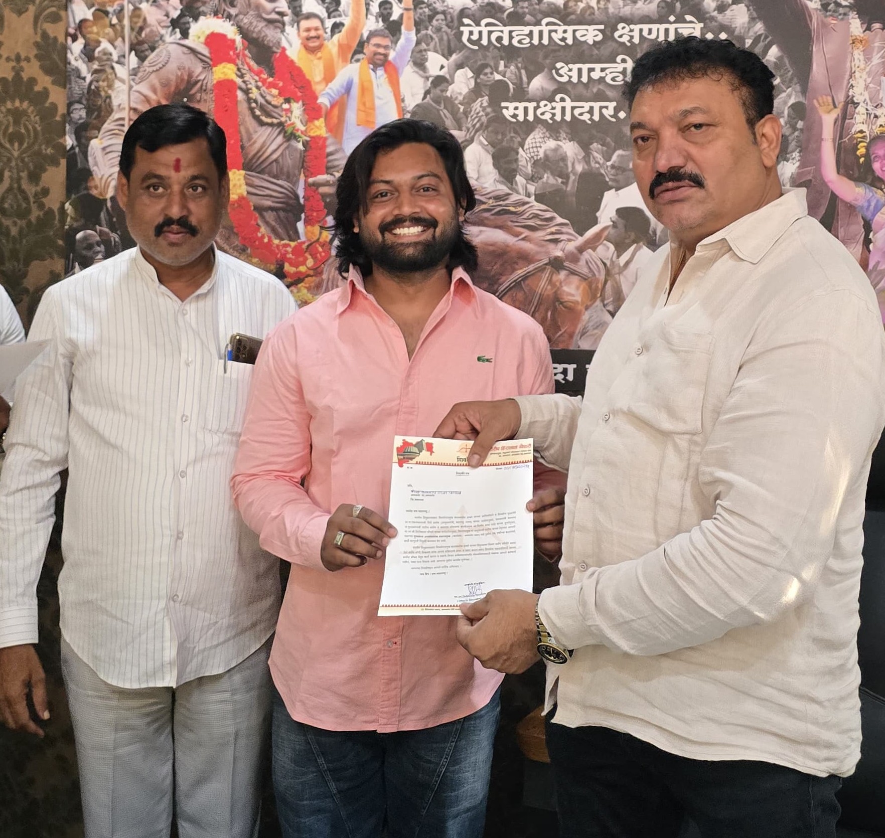 अमळनेर शहर युवासेनेच्या अल्पसंख्याक शहरप्रमुखपदी शेख अल्ताफ यांची नियुक्ती….शिवसेना पदाधिकाऱ्यांकडून नियुक्तीपत्र देत पक्षविचारांचा प्रचार-प्रसार करण्याचे आवाहन